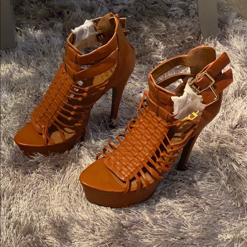 High heels - Picture 2 of 3